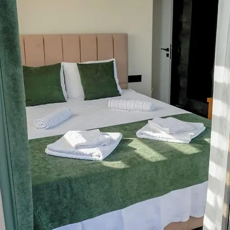 Talia Doga Icinde Jakuzili Havuzlu Villa *